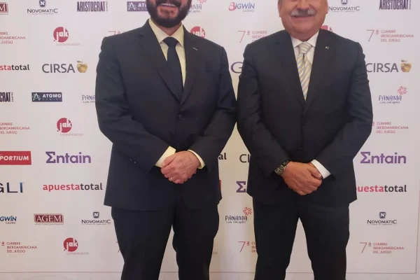 Summit - Jose Casapía Bardales and Eduardo Sevilla Echevarría, General Director of Gaming and Machines of Peru.
